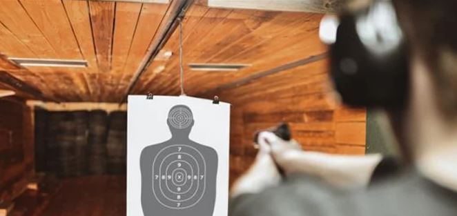 অনুশীলনের সময় পিস্তল...