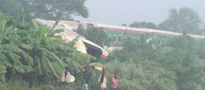 গাজীপুরে ট্রেন দুর্ঘ...
