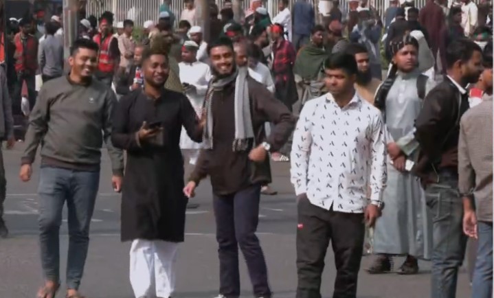 শহীদ হাদির জানাজা: মানিক মিয়া অ্যাভিনিউতে জড়ো হচ্ছেন সর্বস্তরের মানুষ