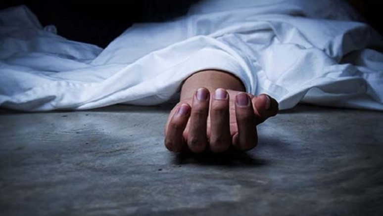 নাটোরে দাঁড়িয়ে থাকা...