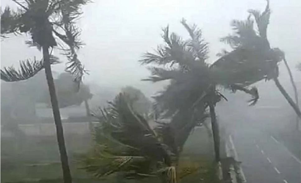 দুপুরের মধ্যে ১২ অঞ্...