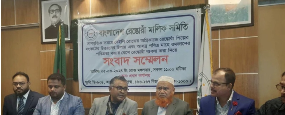 আইনশৃঙ্খলা রক্ষাকারী বাহিনীর বিভিন্ন রেস্টুরেন্টে অভিযান একটু বাড়াবাড়ি বললে......