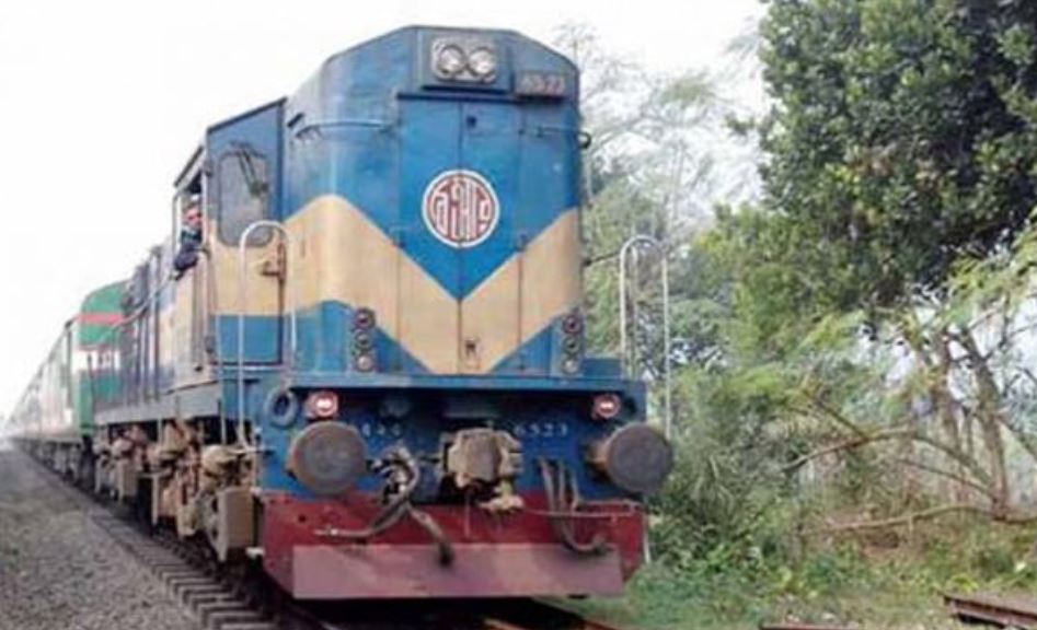 ৫ ঘণ্টা পর ঢাকার সঙ্গে উত্তরবঙ্গের রেল যোগাযোগ শুরু