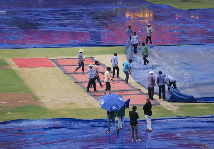 আইপিএল: বৃষ্টিতে কোয়...